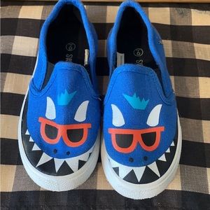 Toddler boys, size 9. Worn once.